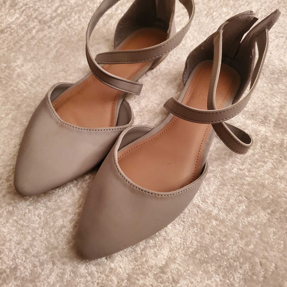 FINAL LOWEST PRICE Beautiful Pale Blue/Gray Flats - Picture 6 of 8